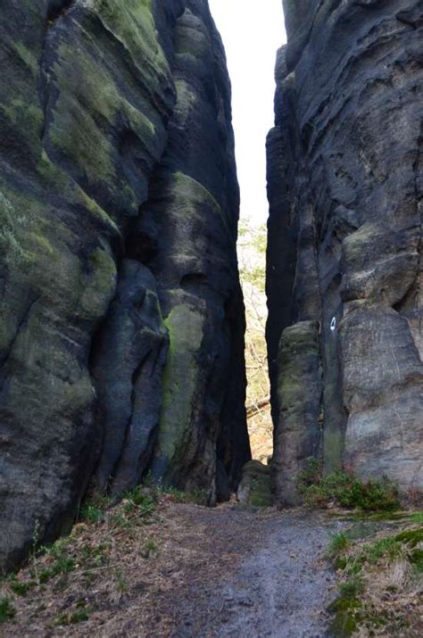 enge kluft bergmännisch|l ENGE KLUFT (BERGMÄNNISCH) .